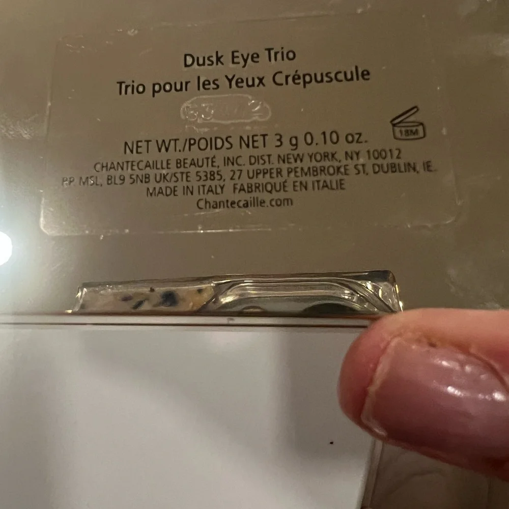 Chantecaille Flamingo eye shadow palette- Dusk - Picture 3 of 3